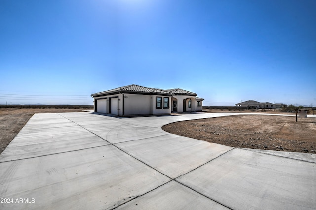 view of front facade with a garage