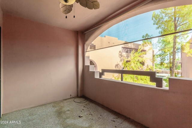 balcony featuring ceiling fan