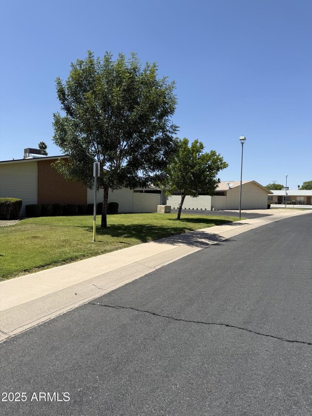 13822 N Silverbell Dr Unit 15C, Sun City, AZ 85351 - obstructed view of property featuring a front yard