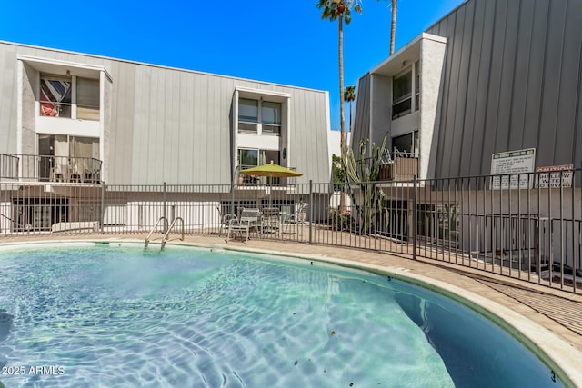 3416 N 44th St Unit 70, Phoenix, AZ 85018 - community pool with fence