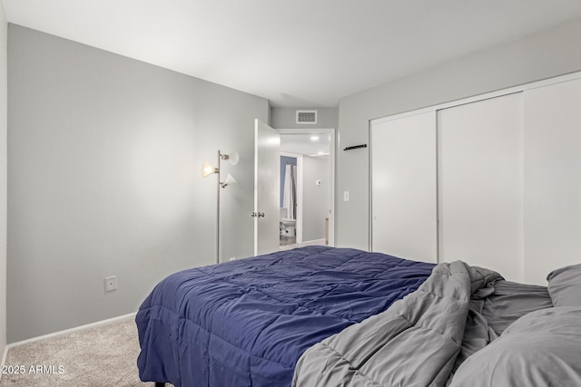 bedroom featuring carpet floors and a closet