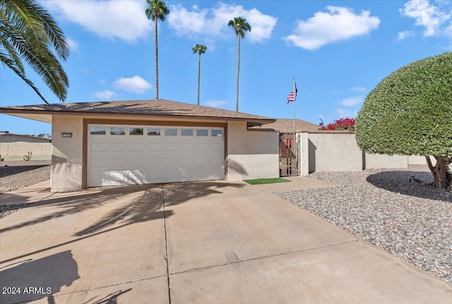 view of front facade featuring a garage