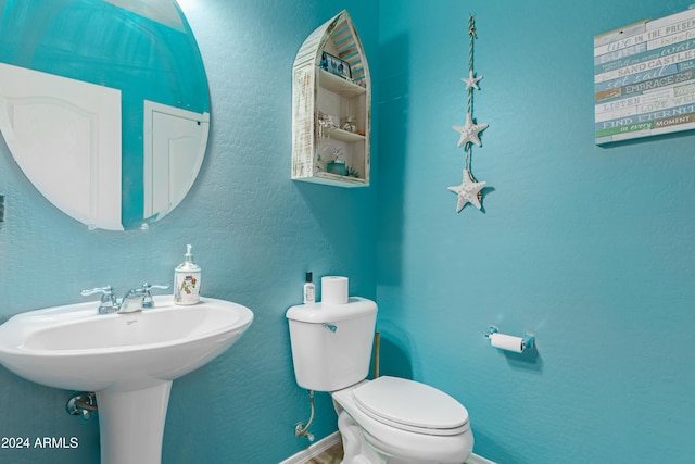 bathroom featuring toilet and sink