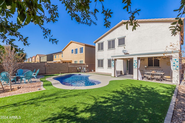 view of swimming pool with a patio area, ceiling fan, and a yard