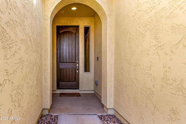 entrance to property with stucco siding