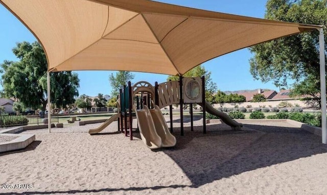 4306 E Raven Rd, Phoenix, AZ 85044 - communal playground featuring fence