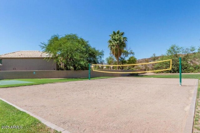 4306 E Raven Rd, Phoenix, AZ 85044 - surrounding community featuring volleyball court and fence