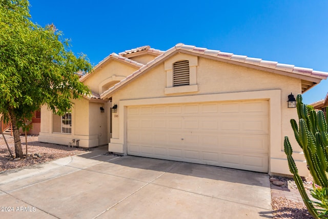 view of front facade featuring a garage