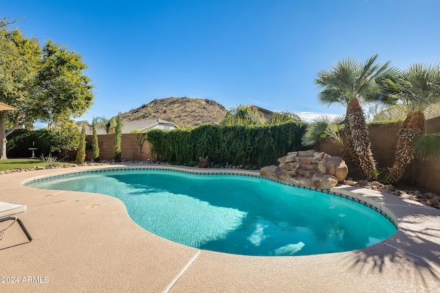 view of swimming pool