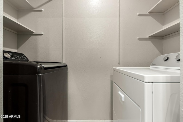 14408 N 35th Ave, Phoenix, AZ 85053 - clothes washing area with washing machine and dryer