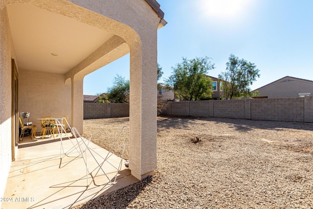 view of yard featuring a patio