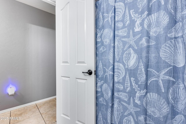 7435 W Trails Dr, Glendale, AZ 85308 - bathroom featuring tile patterned flooring and baseboards