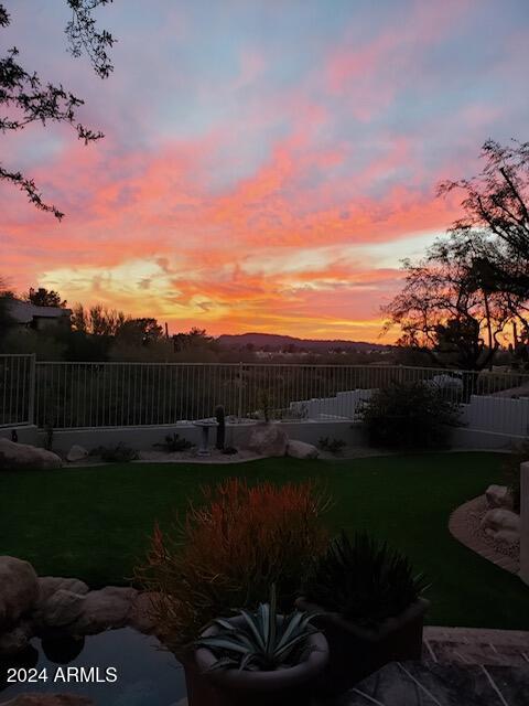 view of yard at dusk