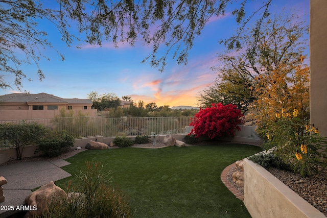 view of yard at dusk