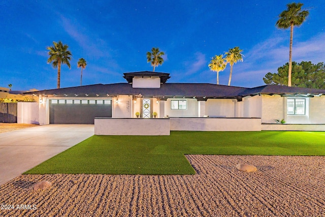 view of front facade featuring a yard and a garage