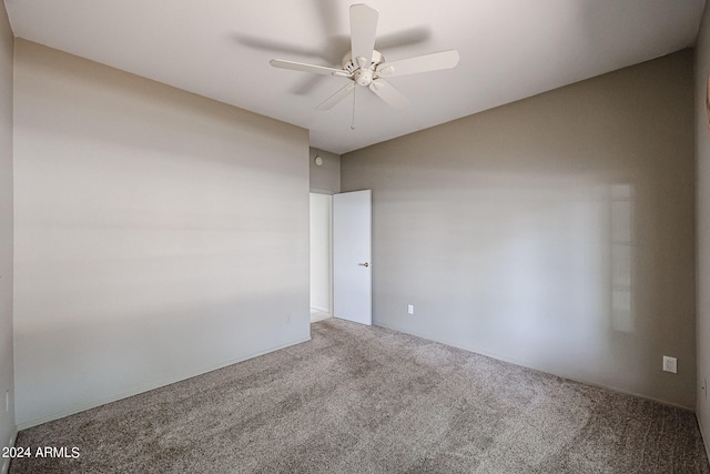 carpeted empty room featuring ceiling fan