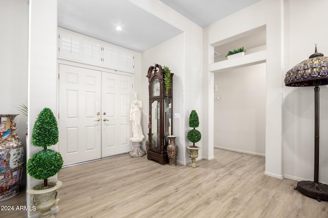 foyer entrance featuring baseboards, recessed lighting, and light wood finished floors