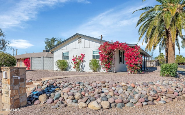 view of front of property