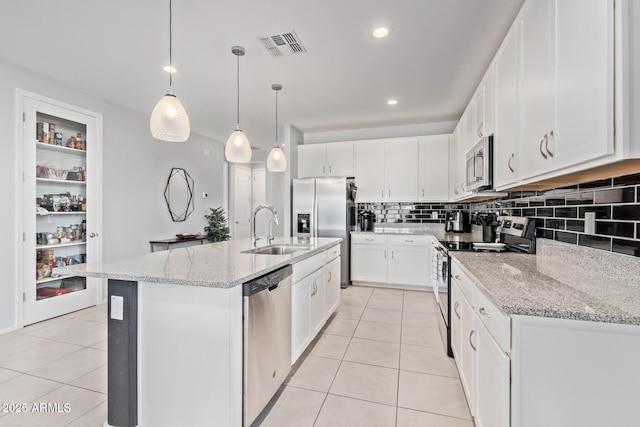 1005 W Lincoln Ave, Coolidge, AZ 85128 - kitchen with appliances with stainless steel finishes, a sink, light tile patterned floors, tasteful backsplash, and recessed lighting