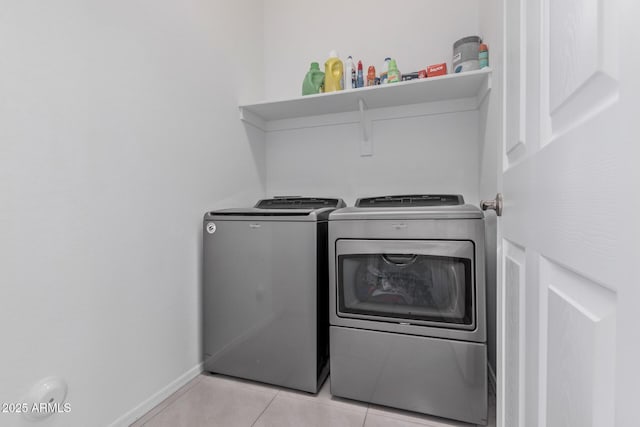1005 W Lincoln Ave, Coolidge, AZ 85128 - laundry room with washer and clothes dryer, light tile patterned floors, and baseboards