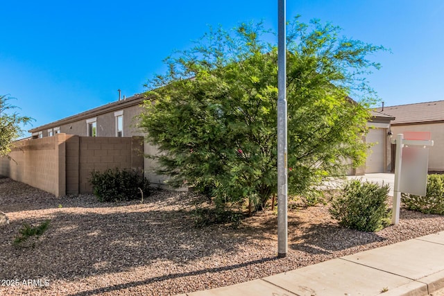 1005 W Lincoln Ave, Coolidge, AZ 85128 - view of side of home featuring a garage and stucco siding