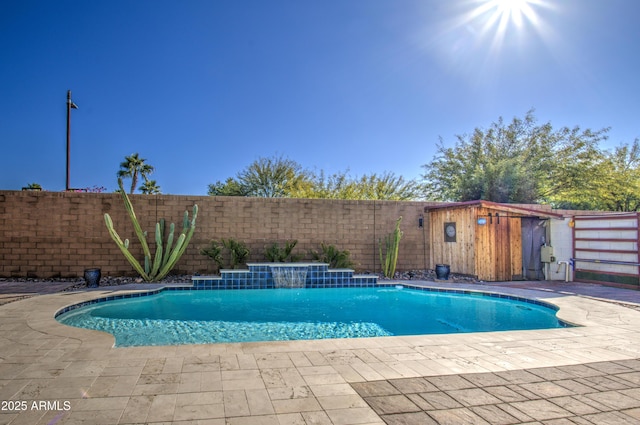 view of swimming pool