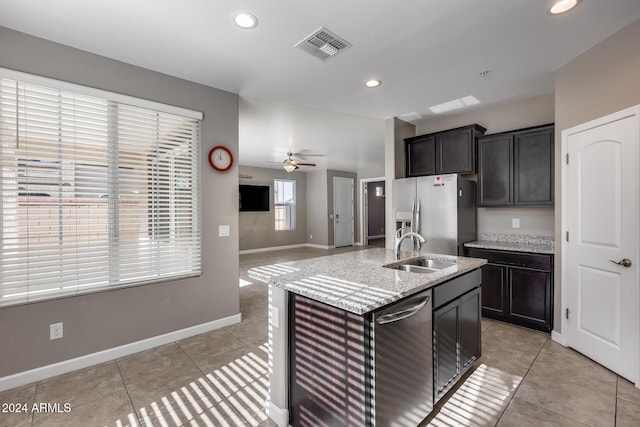 kitchen with ceiling fan, sink, stainless steel appliances, a kitchen island with sink, and light tile patterned floors