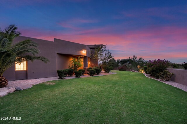 view of yard at dusk