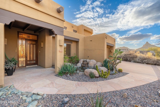 view of exterior entry featuring stucco siding