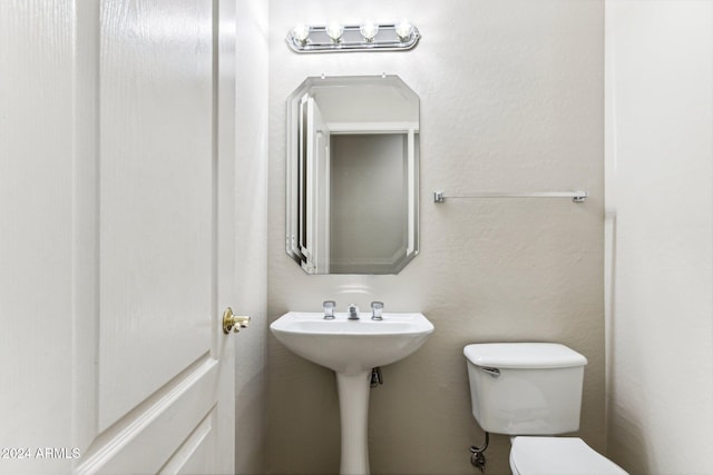 bathroom featuring toilet and sink