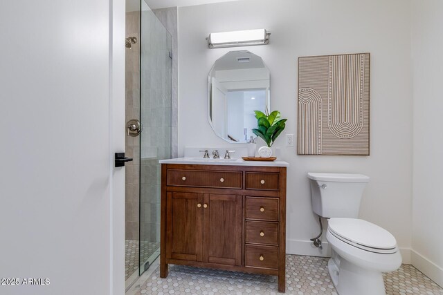 7348 N 9th Pl, Phoenix, AZ 85020 - bathroom with toilet, vanity, a tile shower, tile patterned floors, and baseboards