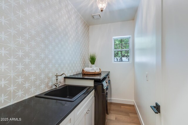 7348 N 9th Pl, Phoenix, AZ 85020 - washroom featuring wood finished floors, baseboards, and washing machine and clothes dryer
