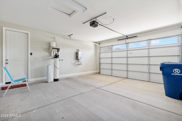 10630 W Pinchot Ave, Avondale, AZ 85392 - garage with a garage door opener