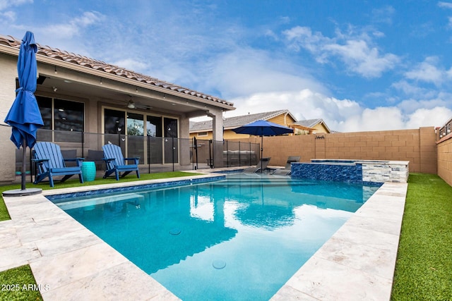 view of pool with an in ground hot tub and ceiling fan