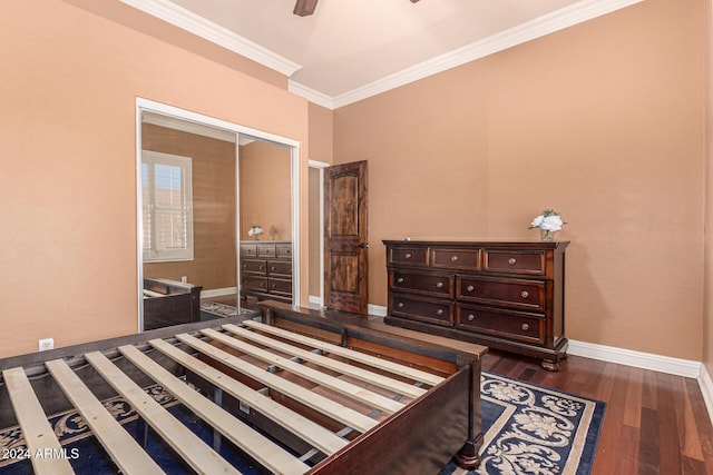 bedroom with dark hardwood / wood-style flooring, a closet, ornamental molding, and ceiling fan