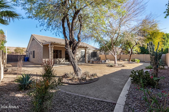 view of yard featuring a patio