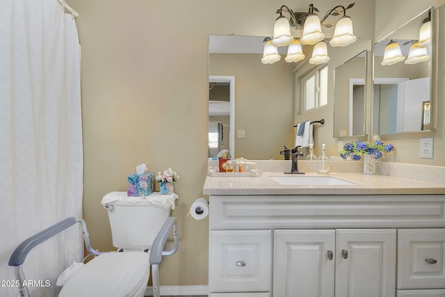 811 S 79th Way, Mesa, AZ 85208 - full bath featuring vanity, toilet, a chandelier, and a shower with shower curtain