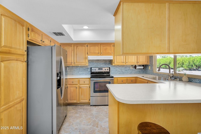 811 S 79th Way, Mesa, AZ 85208 - kitchen with stainless steel appliances, a sink, under cabinet range hood, a peninsula, and light countertops