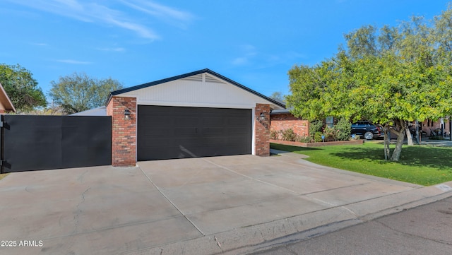 view of front of house featuring a front yard