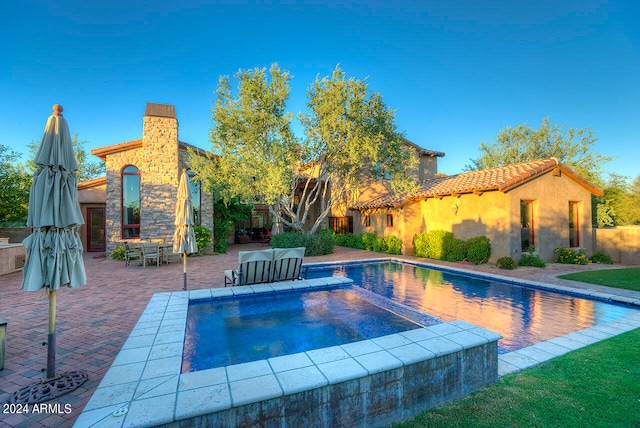 view of swimming pool featuring a patio