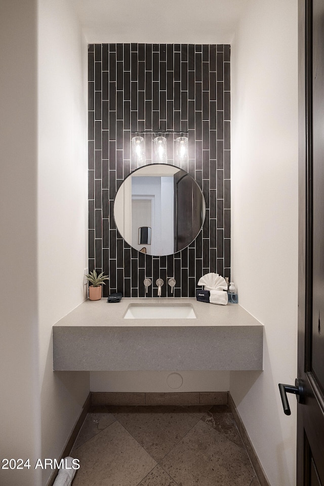 bathroom with backsplash and vanity