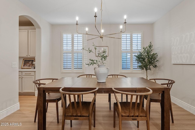 dining area with light wood-type flooring, plenty of natural light, and baseboards