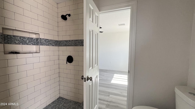121 E Monte Way, Phoenix, AZ 85042 - bathroom featuring toilet and tiled shower