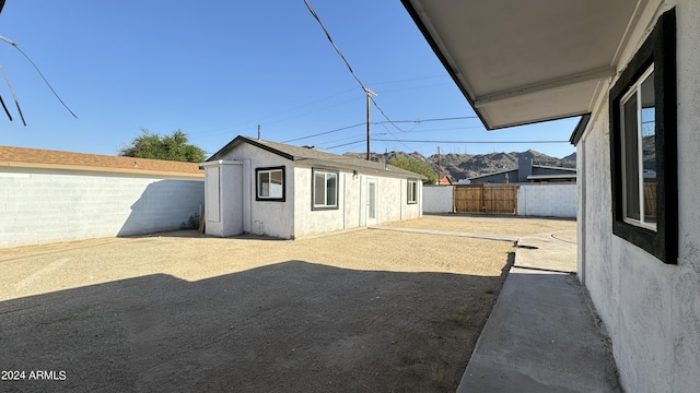 121 E Monte Way, Phoenix, AZ 85042 - view of yard featuring an outdoor structure