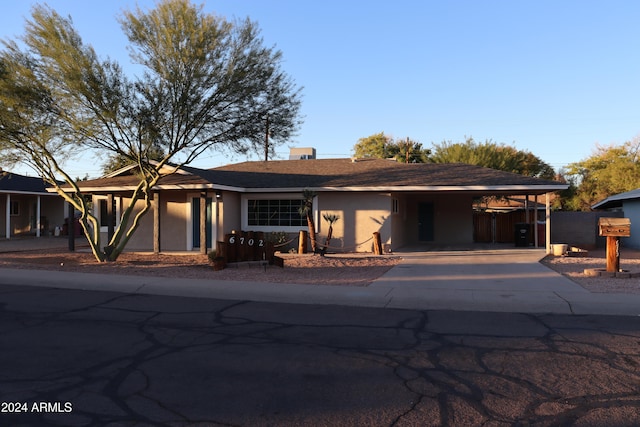 view of front facade featuring a carport