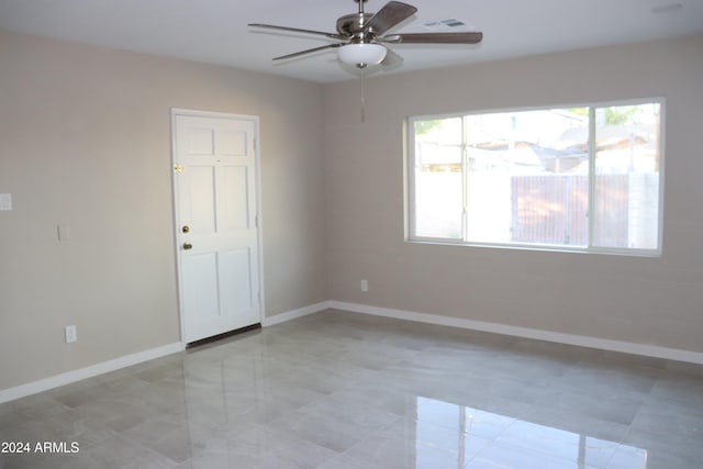 empty room with ceiling fan