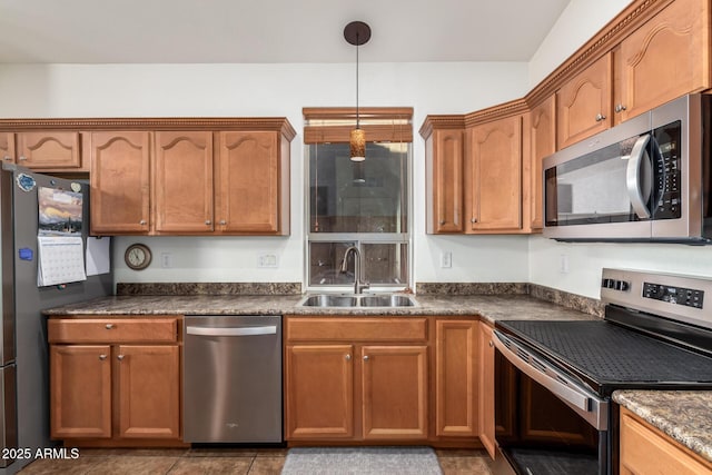 kitchen featuring sink, stainless steel appliances, and hanging light fixtures