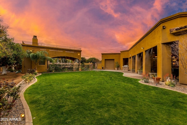 view of yard featuring an attached garage and driveway