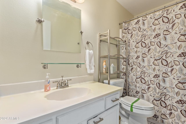 bathroom with a shower with curtain, vanity, and toilet