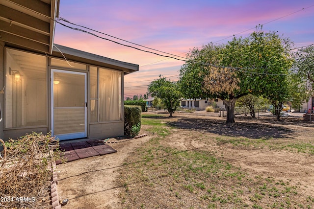 view of yard at dusk